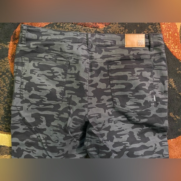One Point One Men’s 40W X 30L Stretch Jean Joggers Urban Camo Pants NWOT - Picture 8 of 11